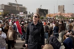 صورة ارشيفية للصحافية كولفن في ميدان التحرير بالقاهرة اپ﻿