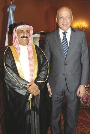 السفير عبدالعزيز الرومي مع حاكم ولاية سانتا﻿