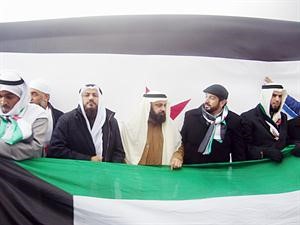 دعادل الدمخي ودوليد الطبطبائي ومحمد هايف يشاركون في تقديم المساعدات للشعب السوري﻿