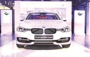 مظهر انيق وفخم لسيارة BMW الفئة الثالثة الجديدة
