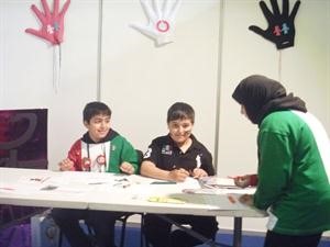 مشاركة الاطفال افراحهم بالاعياد الوطنية
