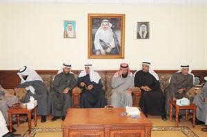 احمد السعدون متوسطا نائبه خالد السلطان وعبدالرحمن العنجري ومحمد الخليفة وعبداللطيف العميري واحمد بن مطيع﻿