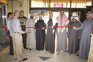 قص الشريط ايذانا بافتتاح مهرجان تعاونية النسيم