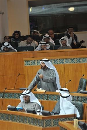 علي الدقباسي خلال الجلسة﻿
