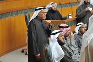 محمد الخليفة وفلاح الصواغ وخالد الطاحوس خلال الجلسة﻿