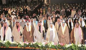 صاحب السمو الامير الشيخ صباح الاحمد متقدما الحضور في حفل التكريم بحضور سمو ولي العهد الشيخ نواف الاحمد واحمد السعدون والشيخ جابر العبدالله والشيخ مشعل الاحمد والشيخ فيصل السعود﻿