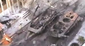 صورة وزعها ناشطون لاليات عسكرية دمرها الجيش الحر في حمص﻿