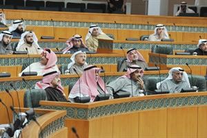 الشيخ صباح الخالد متوسطا شعيب المويزري والشيخ احمد الخالد واحمد الرجيب﻿