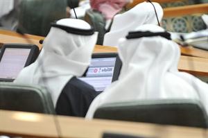 نائبان يتابعان الانباء في قاعة عبدالله السالم﻿