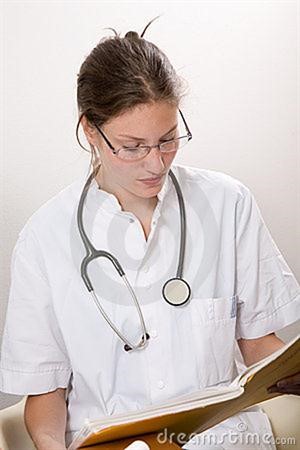 طالبات في كليات الطب البريطانية يقبلن على البغاء لتغطية نفقات دراستهن