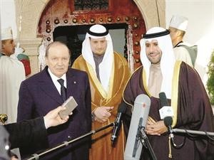 الرئيس الجزائري عبدالعزيز بوتفليقة مع الشيخ عبدالله ناصر صباح الاحمد﻿