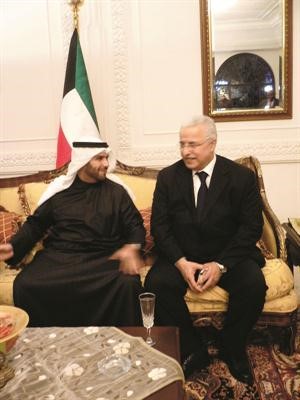 الوزير الجزائري محمد بن مرادي مع الشيخ عبدالله ناصر الاحمد﻿