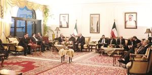 السفير سعود الدويش خلال حفل العشاء الذي اقامه على شرف الشيخ عبدالله ناصر صباح الاحمد ووفد كامكو في الجزائر﻿