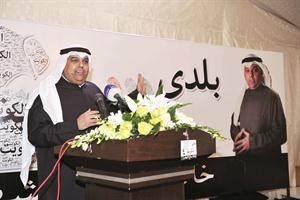 خالد الشهاب متحدثا خلال ندوته النسائية سعود سالم
