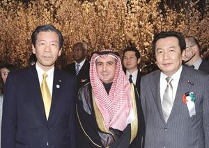السفير عبدالرحمن العتيبي مع الوزيرين يوكيو ايدانو وهيروفومي هيرانو
