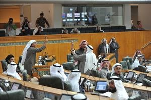 عدنان عبدالصمد يتدخل لتهدئة روع دشتي والمطوع﻿