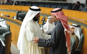 تحية متبادلة بين مرزوق الغانم وعمار العجمي﻿