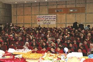 حشد من الحاضرات خلال الاحتفال

