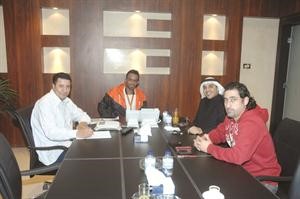 ضيف ديوانية الانباء ضاري سعيد يتوسط الزملاء سمير بوسعد وعبدالعزيز جاسم واحمد حسين