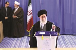 علي خامنئي يدلي بصوته امس افپ
