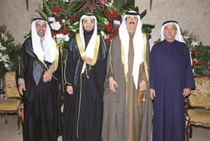المعرس مع والده وعمه صلاح الغربللي ووالد العروس صالح المسباح