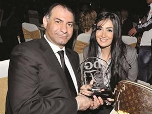 غادة عبدالرازق وخطيبها محمد فودة﻿