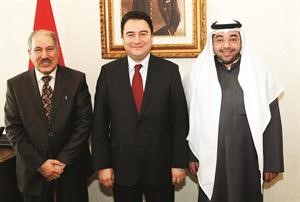 ﻿علي باباجان مع السفير الذويخ ورئيس التحرير الزميل يوسف المرزوق﻿