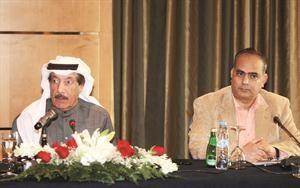 د سليمان العسكري واشرف ابو اليزيد خلال المؤتمر الصحافي