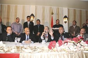 دعصام العريان متحدثا خلال اللقاء بحضور السفير المصري عبدالكريم سليمان والقنصل العام وائل جاد ودمحمد السعيد ادريس ودعزمي فؤادفريال حماد﻿