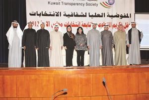 صلاح الغزالي مع عدد من المكرمين اسامة ابوعطية