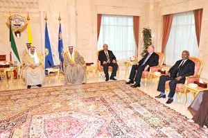 صاحب السمو الامير الشيخ صباح الاحمد اثناء استقباله رئيس مجلس الامة احمد السعدون ود محمد الكتاتني واسامة النجيفي