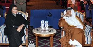 امير قطر الشيخ حمد بن خليفة ال ثاني والشيخة موزة خلال القمة﻿