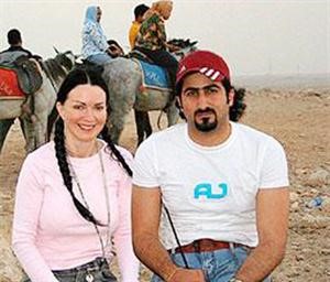 عمر بن لادن وزوجته﻿