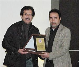 اسعد البنوان يتسلم درعا﻿