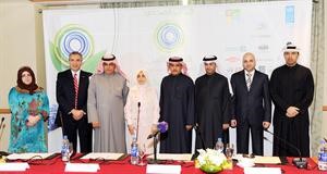 دصلاح المضحي وهند الصبيح ووجدان العقاب خلال المؤتمر
