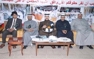 دعواد الظفيري ودمعدي العجمي وداحمد الحنيان ودعلي بومجداد ودعواد الغريبة خلال اللقاء

