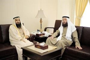 ونائب رئيس مجلس الامة خالد السلطان اثناء استقبال عادل المعاودة