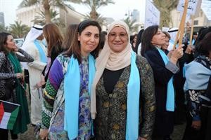 دمعصومة المبارك ودرولا دشتي شاركتا بالاعتصام﻿