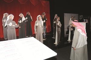 احد زوار المعرض في متحف الانجازات في الملتقى﻿