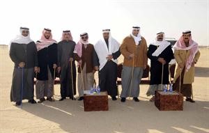 الشيخ فهد الناصر مع اعضاء اللجنة المنظمة وملاك الابل