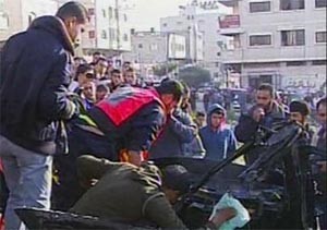 السيارة التي استهدفتها الغارة الاسرائيليةوكالات