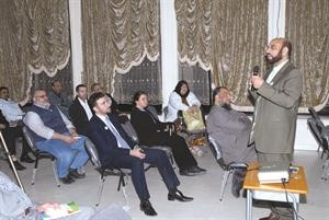 دعادل التركيت ملقيا محاضرته خلال الندوة في الجمعية الطبية
