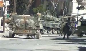 صورة بثها ناشطون لاليات ودبابات الجيش السوري في يبرود بريف دمشق﻿