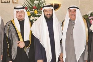 دعلي العمير متوسطا المعرس ووالده عبدالله الهاشمي﻿