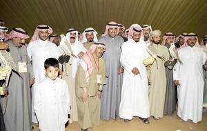 الشيخ ضاري الفهد مع اصحاب المراكز الاولى لمسابقة الصقور
