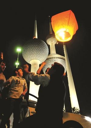 اطلاق منطاد حب الامير بجانب الابراج﻿