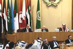 الشيخ صباح الخالد ونبيل العربي ووزير الخارجية الروسي سيرغي لافروف في الاجتماع الوزاري امس رويترز﻿