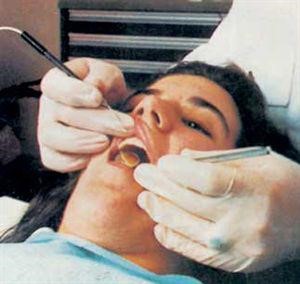 محاكمة مقيم في السعودية يمارس طب الأسنان 15 عاماً بـ«الثانوية»