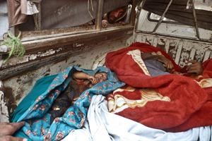 جثث القتلى المدنيين الذين سقطوا برصاص جندي اميركي في قرية الكوزاي بالبنجاب افپ