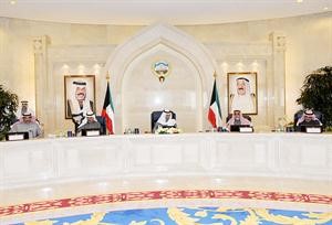 سمو رئيس مجلس الوزراء الشيخ جابر المبارك مترئسا الجلسة بحضور الشيخ احمد الحمود والشيخ احمد الخالد والشيخ صباح الخالد ومصطفى الشمالي﻿